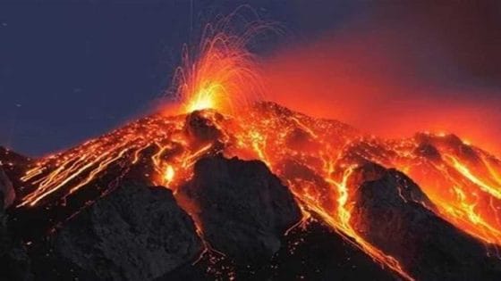 الولايات المتحدة الأمريكية تحذر بعد ثوران بركان في هاواي