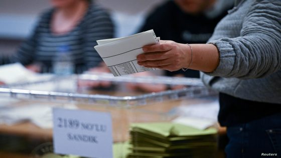 Staff count ballots on the day of the presidential and parliamentary elections, in Istanbul, Turkey May 14, 2023. REUTERS/Dylan Martinez