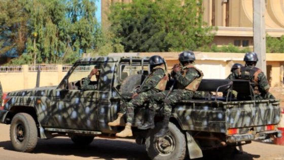 انقلابيو النيجر يتهمون فرنسا بالرغبة في التدخل عسكريا بالبلاد