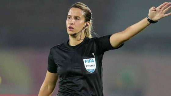 الاتحاد الدولي لكرة القدم يعين طاقما تحكيميا مغربيا لمباراة كوت ديفوار وبوروندي