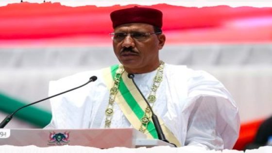 النيجر.. المحكمة العليا ترفع الحصانة عن الرئيس المخلوع محمد بازوم