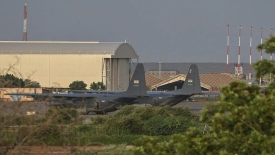 السفير الفرنسي لدى النيجر يغادر نيامي