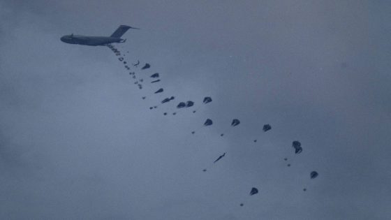 6 طائرات مغربية تبدأ عمليات إسقاط المساعدات الإنسانية جوا في غزة