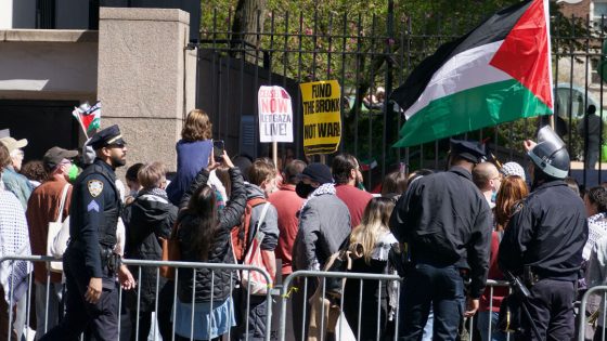 اعتقال 27 طالبا في جامعة أثينا تظاهروا تضامنا مع فلسطين