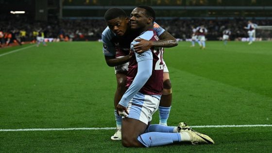 أستون فيلا يعود من بعيد أمام ليفربول ويبقي على أماله في بطاقة دوري الأبطال