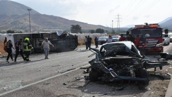 تركيا.. مصرع شخصين و35 جريحا في حادث اصطدام حافلتين