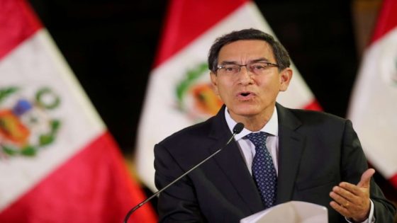 البيرو.. الرئيس السابق مارتن فيزكارا أمام القضاء بتهمة فساد مفترضة