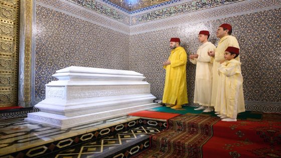 أمير المؤمنين صاحب الجلالة الملك محمد السادس يترحم على روح جلالة المغفور له الملك محمد الخامس