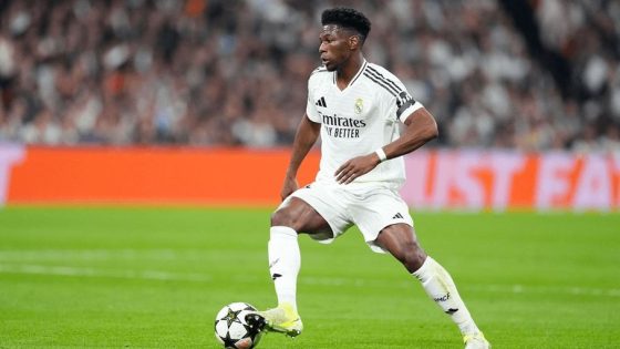الإصابة تبعد تشواميني عن الملاعب لمدة شهر