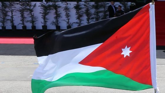 الأردن يسمح بدخول السوريين بالخارج