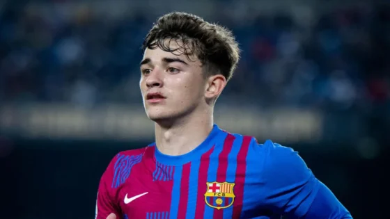 غافي يجدد عقده مع برشلونة