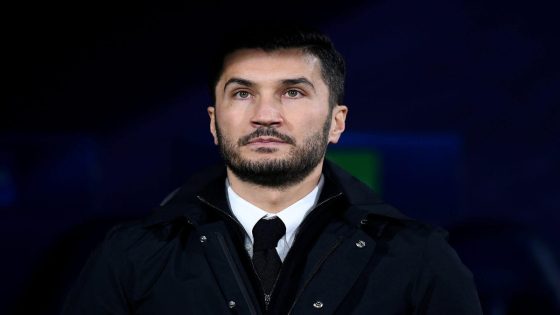 بوروسيا دورتموند يتخلى عن خدمات مدربه نوري شاهين