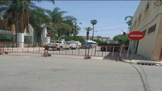القصر الكبير: إغلاق شارع المسيرة الخضراء يثير استياء الساكنة