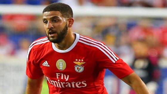 نادي الشارقة الإماراتي يعلن تعاقده مع اللاعب المغربي عادل تاعرابت
