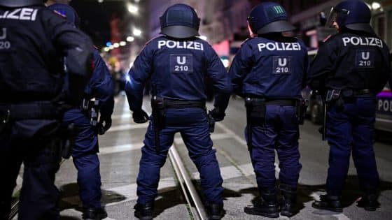 النمسا.. مقتل شخص وإصابة 4 جراء هجوم بسكين نفذه لاجئ سوري