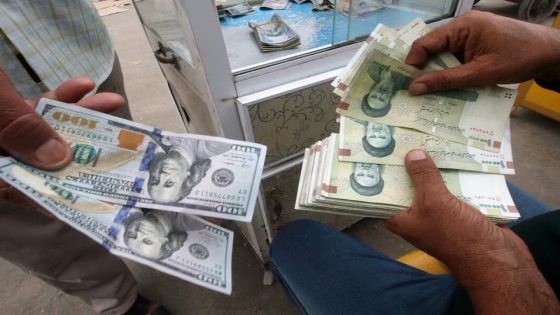 قيمة الريال الإيراني تسجل أدنى مستوى أمام الدولار