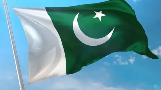 باكستان تعلن إغلاق مجالها الجوي وحدودها مع الهند وطرد دبلوماسيين