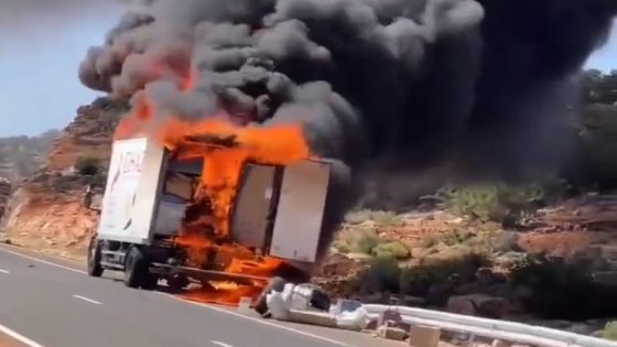 احتراق شاحنة كبيرة يربك حركة المرور بين تيزنيت والداخلة