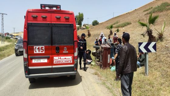 حادث سير خطير بمدخل تيسة يجدد الجدل حول تهالك الطريق وعبور شاحنات الرمال