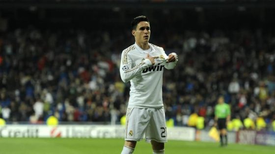نجم ريال مدريد السابق يعلن اعتزاله كرة القدم