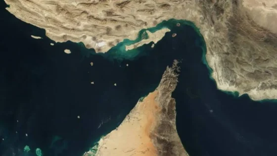 البرلمان الإيراني يوافق مبدئيا على إغلاق مضيق هرمز