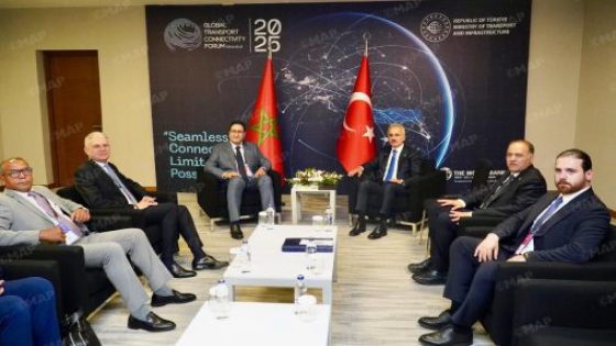 إسطنبول.. قيوح يتباحث مع نظيره التركي حول سبل تعزيز التعاون الثنائي في مجال النقل