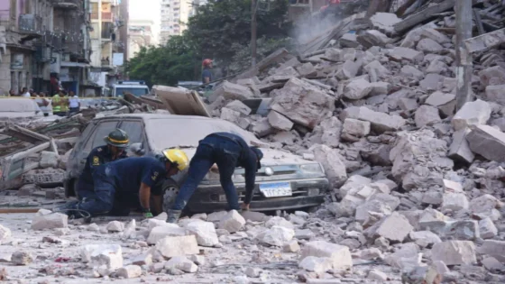 وفاة شخص وإصابة 5 بانهيار أجزاء من عقار في الإسكندرية