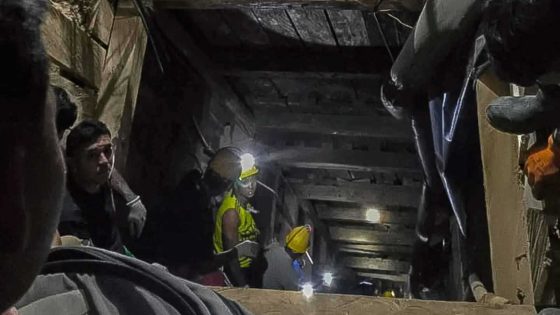 كولومبيا.. إنقاذ 18 عاملا كانوا عالقين في منجم للذهب