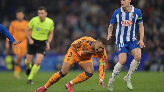 إسبانيول يلحق هزيمة مفاجئة بأتلتيكو مدريد