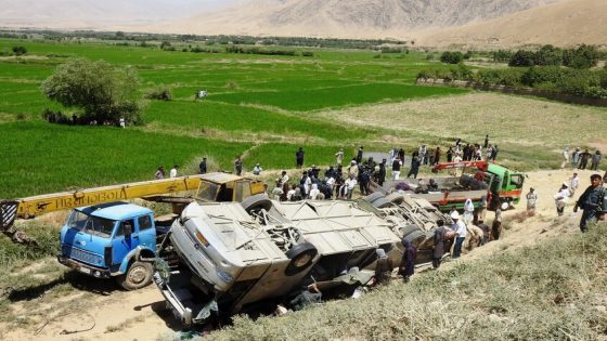 أفغانستان.. مصرع أكثر من 70 شخصا في حادث اصطدام شاحنة بحافلة ركاب
