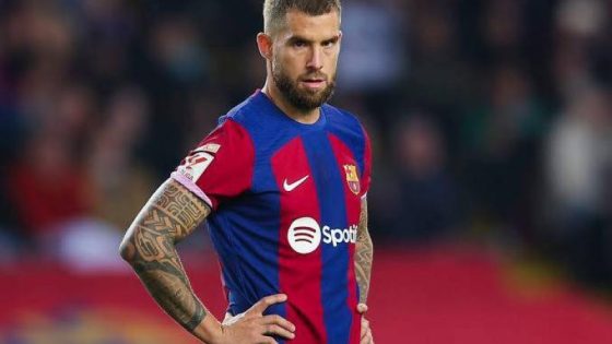 مدافع برشلونة إينيغو مارتينيز في طريقه إلى النصر السعودي