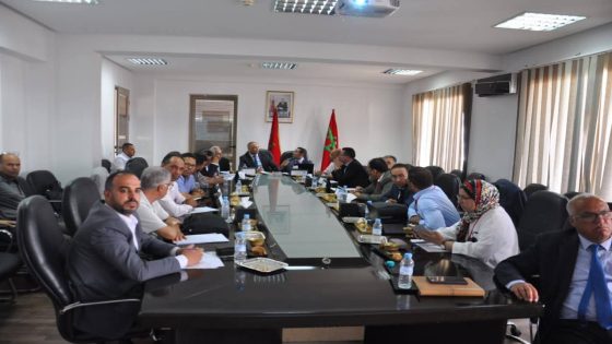 اجتماعات استثنائية لمناقشة تزويد المنطقة بالماء وتصحيح مفاهيم حول فواتير الاستهلاك