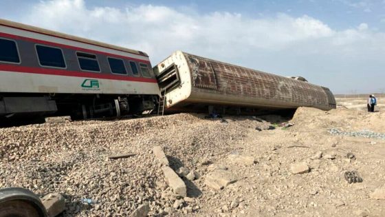 30 جريحا بعد خروج قطار عن مساره في جنوب إيران
