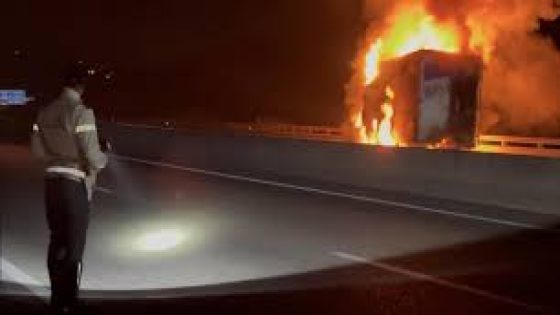 النيران تلتهم شاحنة على بعد كيلومترات من ميناء طنجة المتوسط