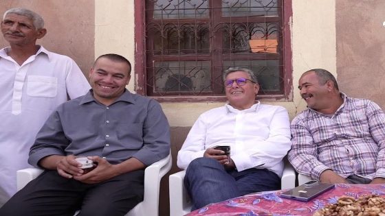 أخنوش في قلب الحدث: هل يُعيد هذا اللقاء المباشر مع سكان الحوز صياغة المشهد السياسي والإعلامي؟