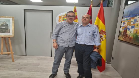 بدموع الوداع: الجالية المغربية ببرشلونة تودع قنصلها الديناميكي الشريف الشرقاوي وتستقبل نزهة الطهار أول امرأة في المنصب