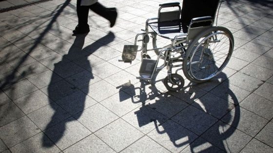 باحثون يطورون نظاما ذكيا يحول إشارات الدماغ إلى حركات لمساعدة مرضى الشلل