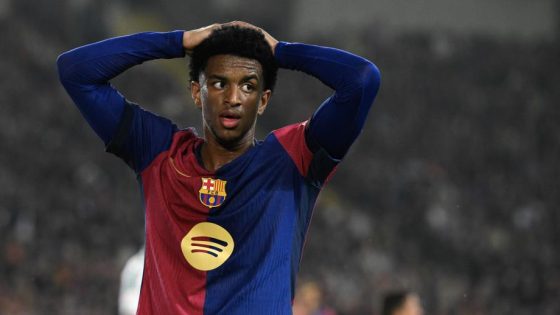 برشلونة يعلن إصابة بالدي