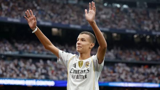 ريال مدريد يكرم الشاب المغربي عبد الرحيم أوحيدا قبل مباراة إسبانيول في “سانتياغو برنابيو”