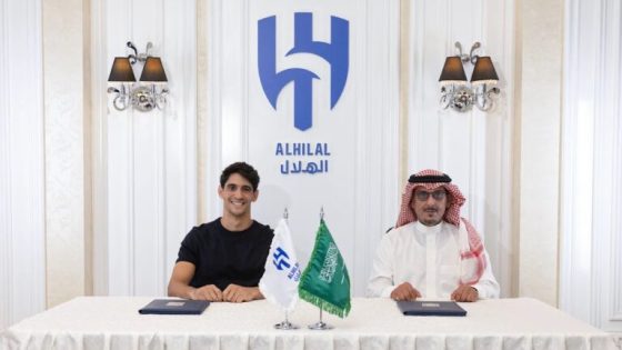 الهلال السعودي يعلن تمديد عقد الحارس المغربي ياسين بونو إلى 2028