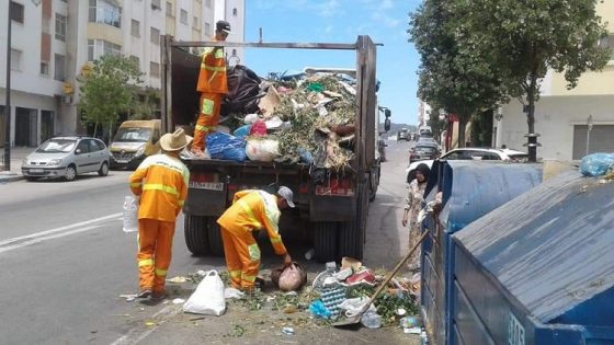 عمال النظافة: “الناس اللي هازة البلاد فوق كتافها”