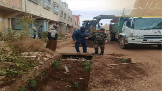 تدخل استباقي يقظ في بومية: “باشا المدينة” يشرف على تطهير “وادي تنجيجمت” تحسباً للفيضانات