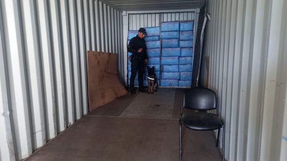 ضربة معلم.. البوليس والجمارك فكازا يحبطون محاولة تهريب أزيد من 800 كيلو ديال الحشيش كانت غادية للخارج