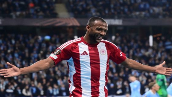 الكعبي يسجل ويقود أولمبياكوس لتخطي عقبة فولوس