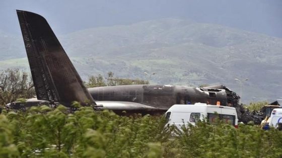 الجزائر.. مقتل طيارين وإصابة 4 من طاقم طائرة عسكرية في حادث تحطم ببوفاريك