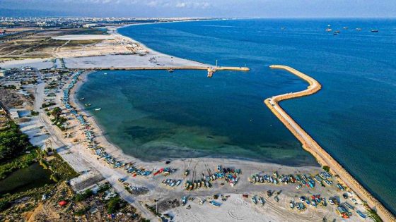 سلطنة عمان تعلن إسقاط طائرات مسيرة استهدفت محافظة ظفار وميناء صلالة