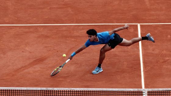 الإصابة تحرم ألكاراس من الدفاع عن لقبه في رولان غاروس