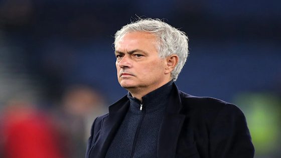 مورينيو يوقع على عقد لتدريب ريال مدريد لمدة ثلاثة أعوام