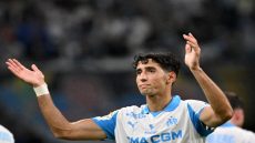 أولمبيك مارسيليا يحتفظ بالدولي المغربي نايف أكرد