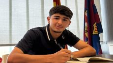 رسميا.. أحمد أبركان يوقع أول عقد احترافي مع برشلونة
